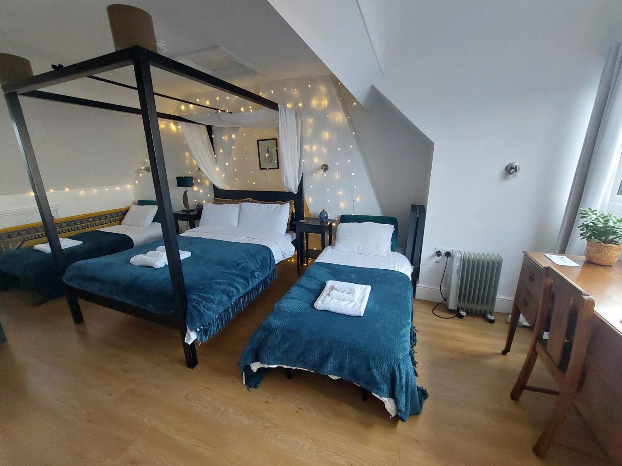 Pilgrims Of The Goddess Bed & Breakfast Glastonbury Room photo