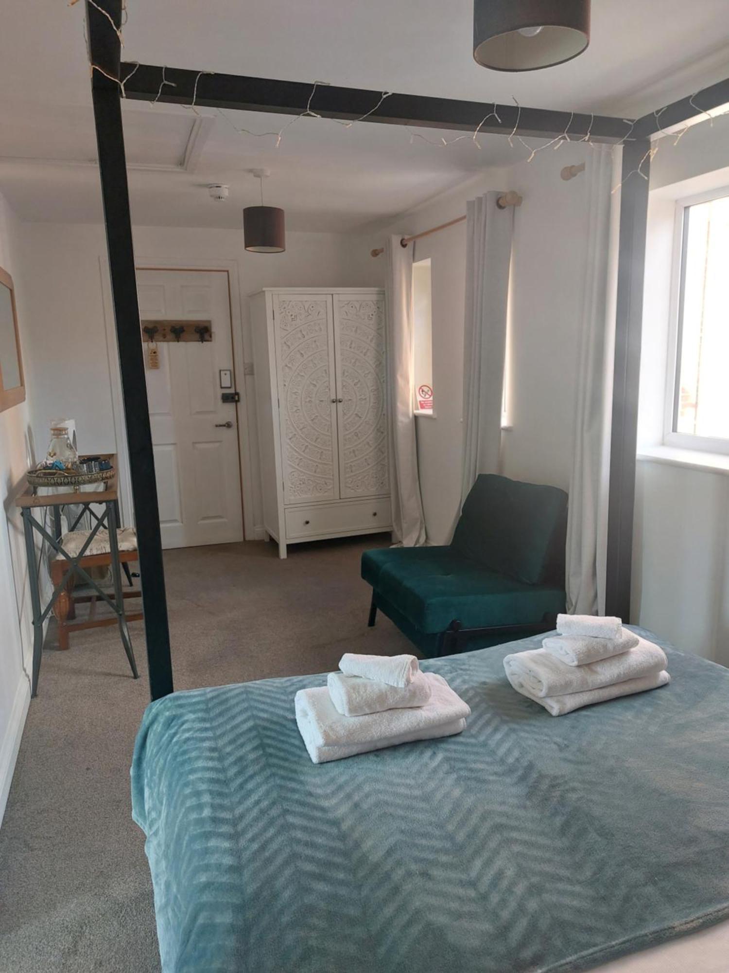 Pilgrims Of The Goddess Bed & Breakfast Glastonbury Exterior photo